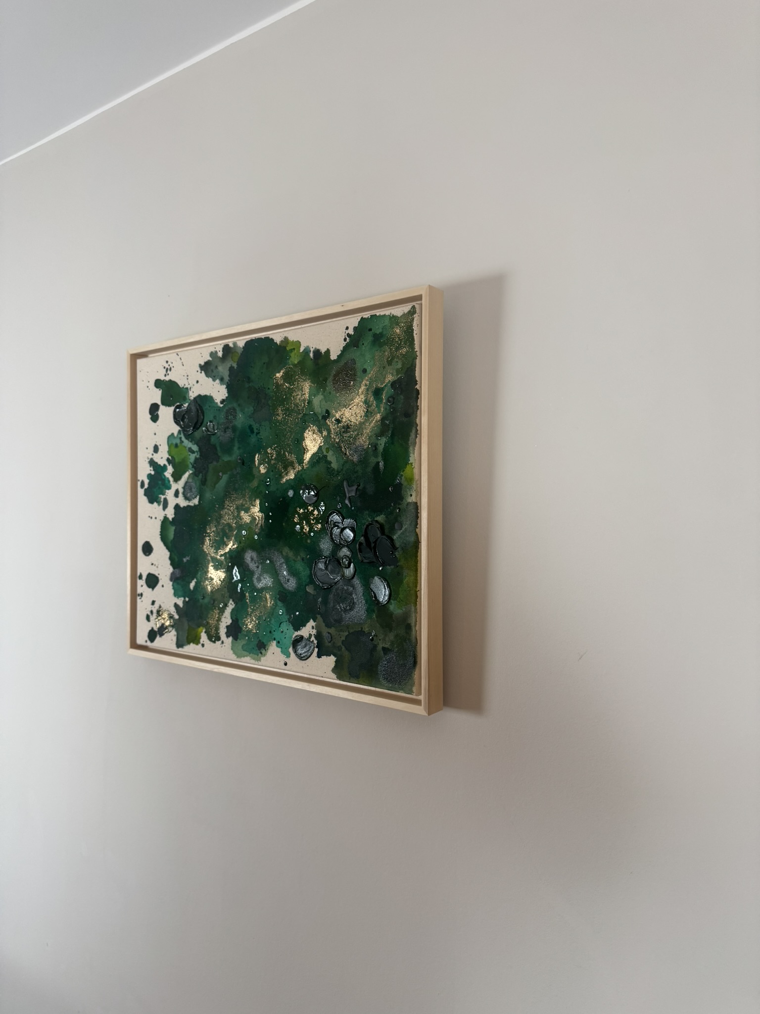Waldspaziergang, 2025, Acryl und Gold auf roher Baumwollleinwand, Ansicht 7
